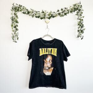 AALIYAH Black Graphic Tee Size Medium / Large